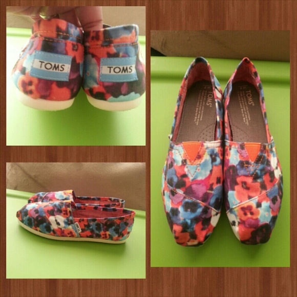 TOMS Shoes - Floral Toms