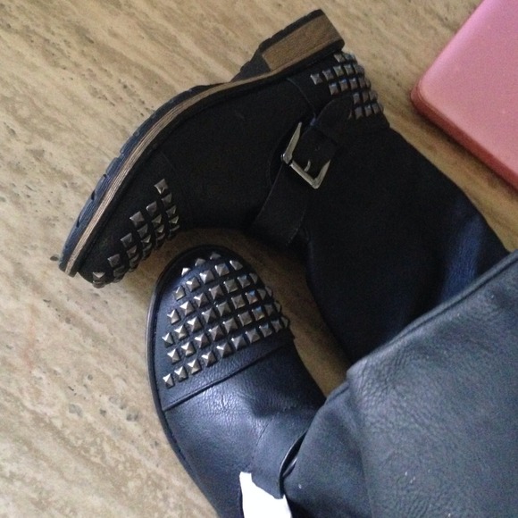 ❌SOLD❌Brand new Charlotte Russe studded boots sz 6 - Picture 2 of 4