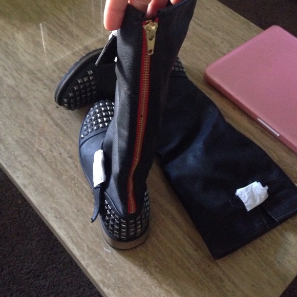 ❌SOLD❌Brand new Charlotte Russe studded boots sz 6 - Picture 3 of 4