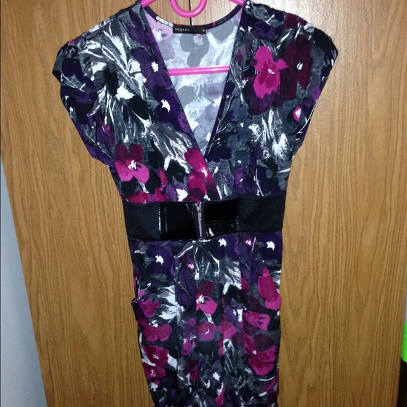 Party Dresses - Picture 2 of 4