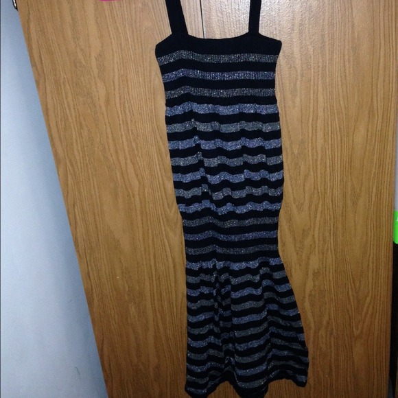 Party Dresses - Picture 4 of 4