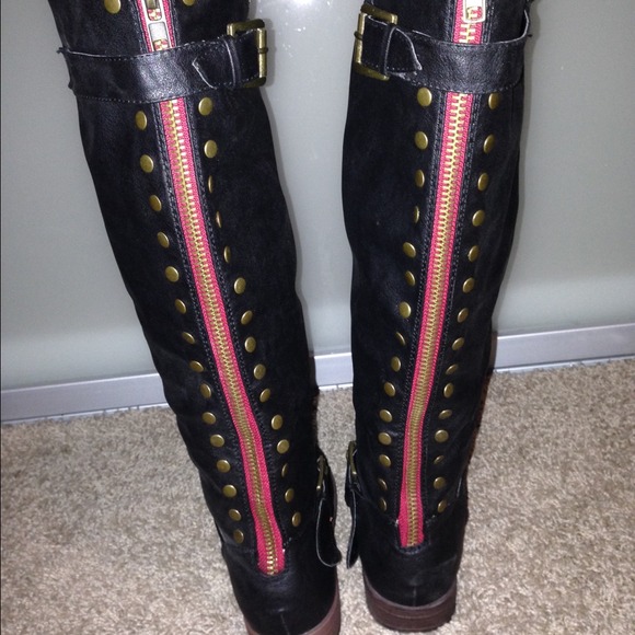 Black vegan boots