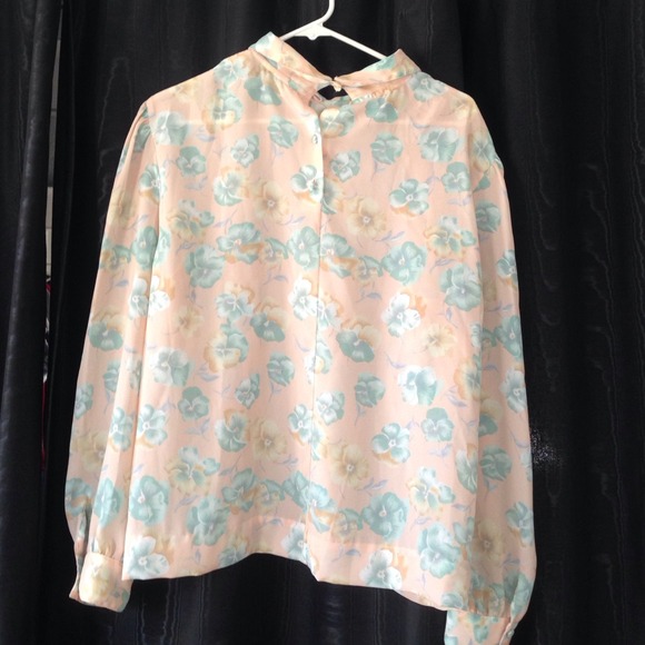 Very cute floral polyester blouse - Picture 2 of 3