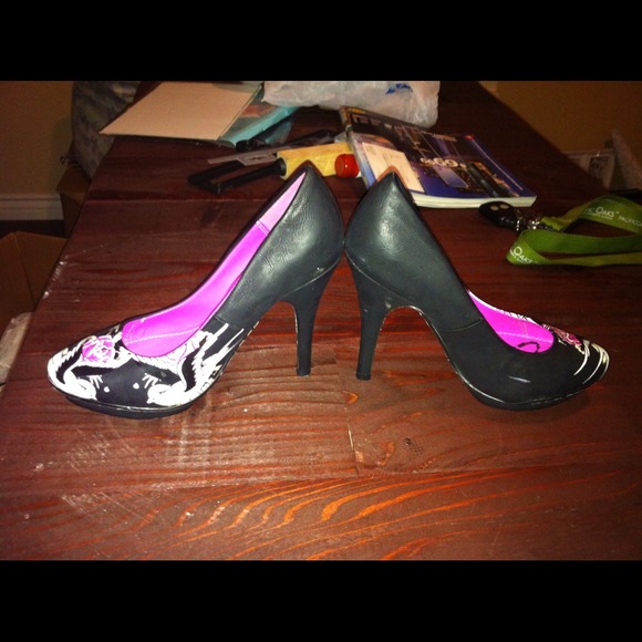 Ed Hardy very detailed heels. Offers considered.