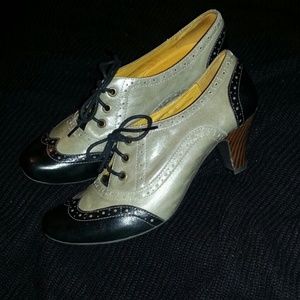 Jeffrey Campbell Steppin Oxford Heels Size 10