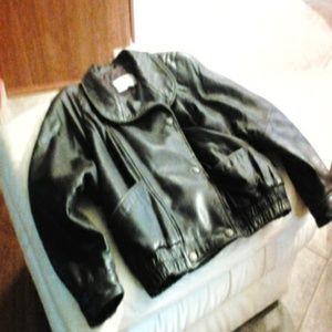 Dark brown/black leather jacket