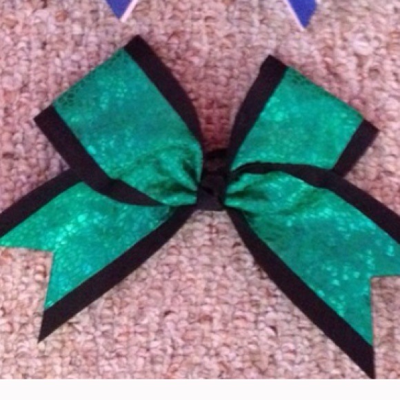 Cheer bow