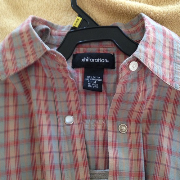 Xhilaration ladies medium button front 1/4 sleeves - Picture 2 of 4