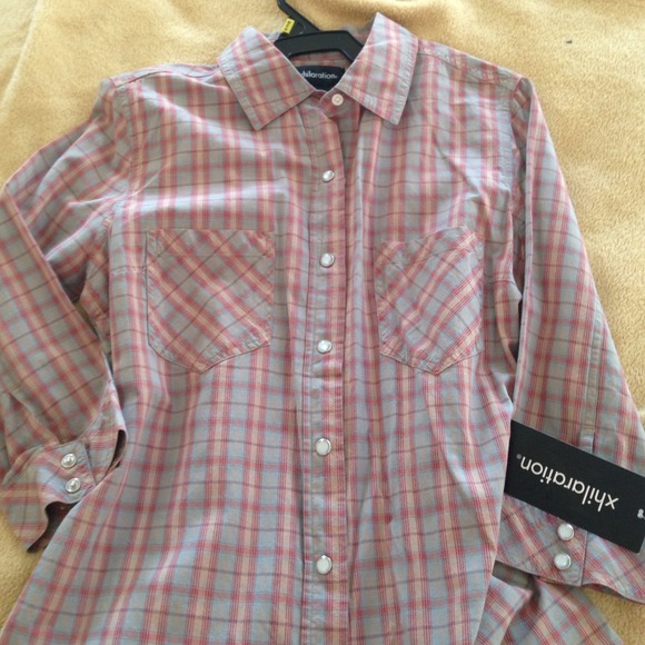 Xhilaration ladies medium button front 1/4 sleeves - Picture 3 of 4