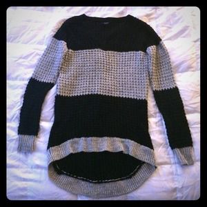 🔸SOLD🔸Black and grey over sized sweater