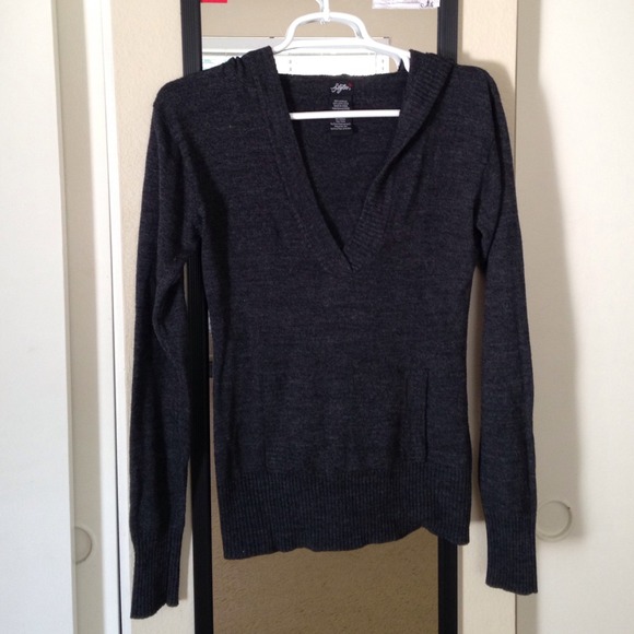 Sweaters - Gray hoodie sweater