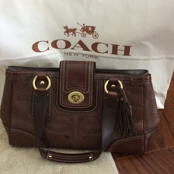 Coach Handbags - Authentic Coach Hamptons Carryall