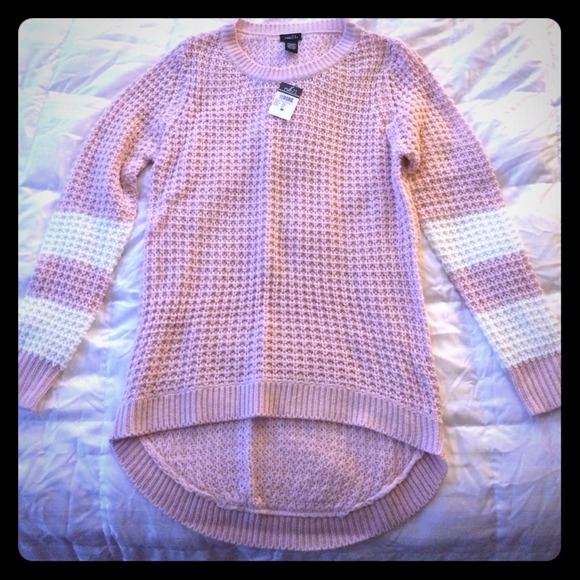 🔸SOLD🔸Pink and white oversized rue21 sweater