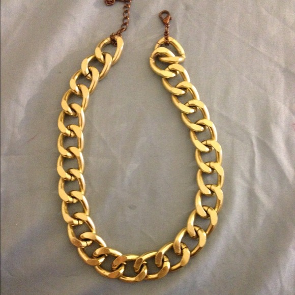 Cute gold necklace!