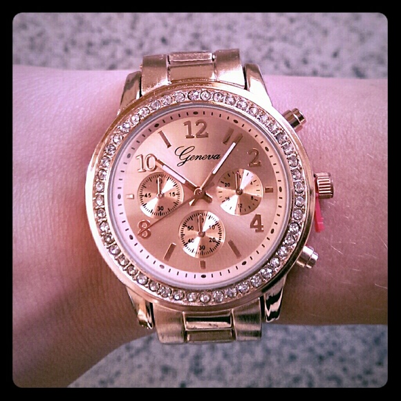 Beautiful new designer rose gold watch