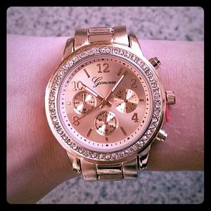Beautiful new designer rose gold watch