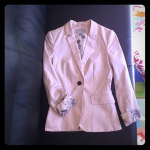 Hold for @katgefre H&M light pink blazer