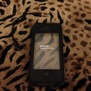 Iphone4/4s black/clear lifeproof case w/ aux adapt