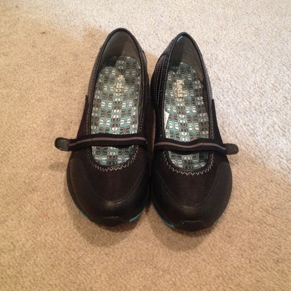 Keds black flats and a curling iron bundle