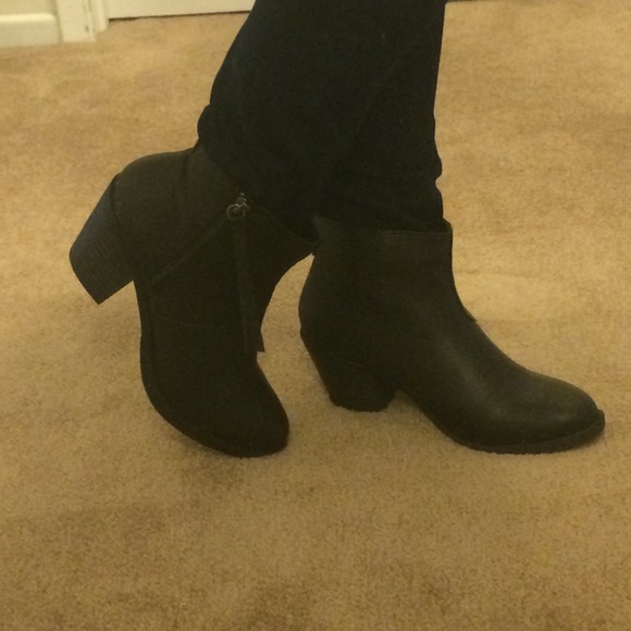 🆕LISTING NWOT Black booties