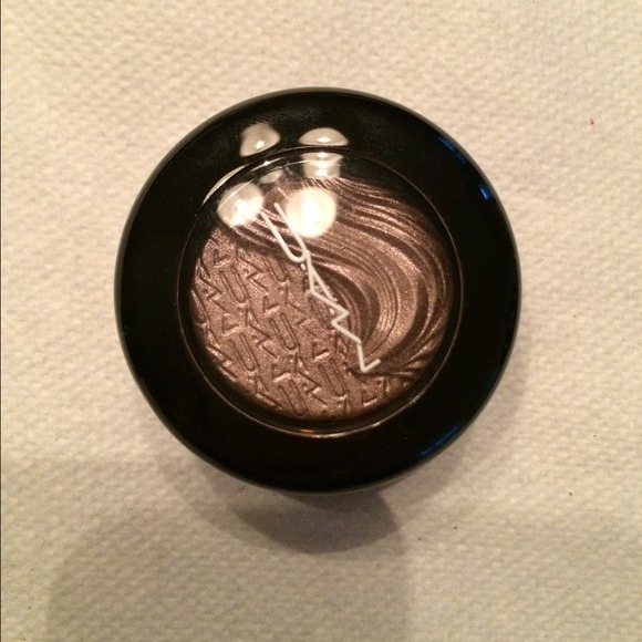 NEW Authentic MAC Stolen Moment Eyeshadow