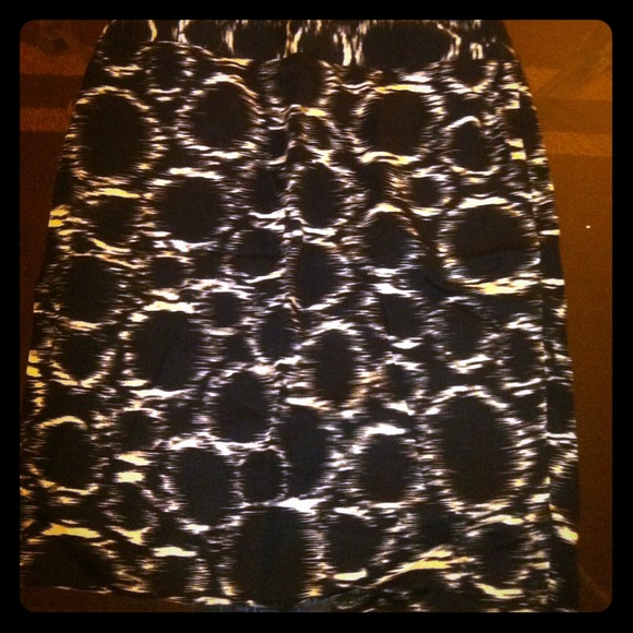 Black and white pencil skirt