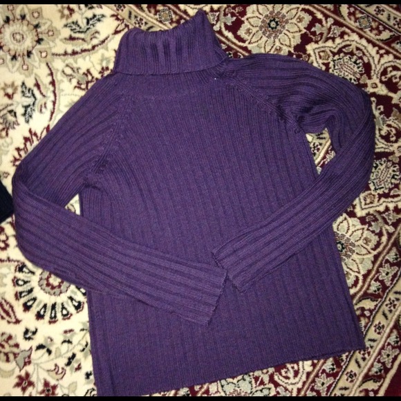 Never worn plum purple banana republic sweater xs