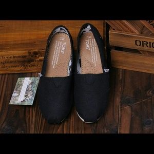 Classic black toms