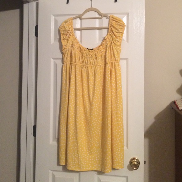 Yellow polka dot dress!