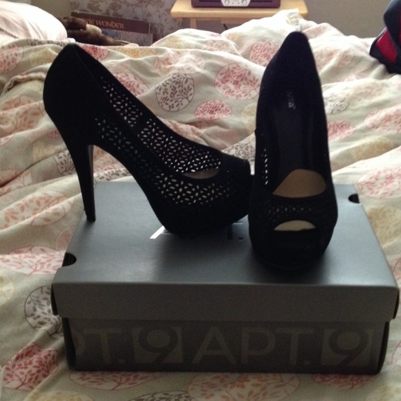 ️⚡️CLOSEOUT⚡️ Black Pumps!