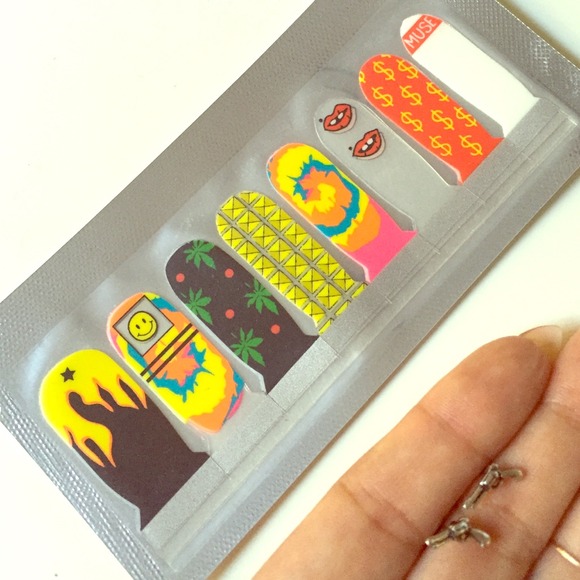 Britney Tokyo Nail Wraps 💅🏼 - Picture 2 of 2