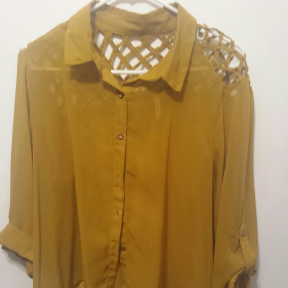 Sheer hi-lo top