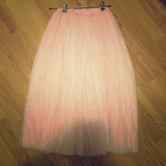 Mid-length tulle skirt