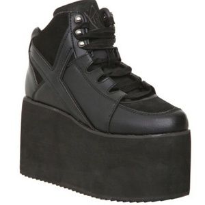 Black platform sneaker shoes