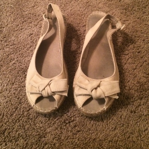 Bass Tan Wedges