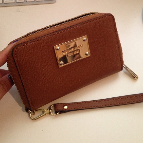 Michael Kors iPhone wallet