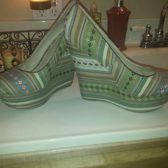 Casual shoes