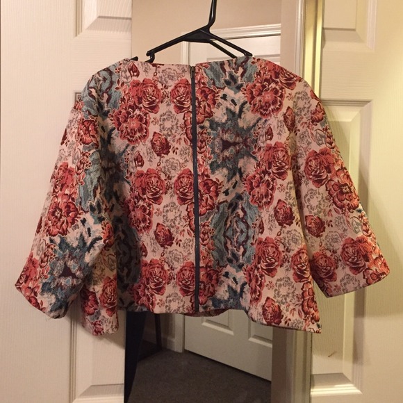 Crop top - Picture 2 of 4