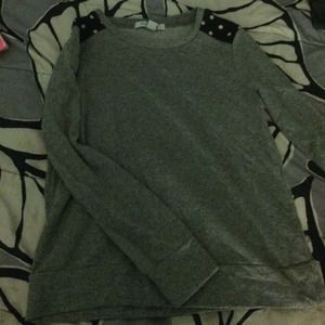 Gray long sleeve shirt
