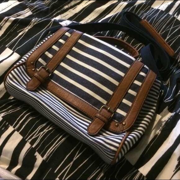 Navy and white stripped purse - Picture 1 of 4