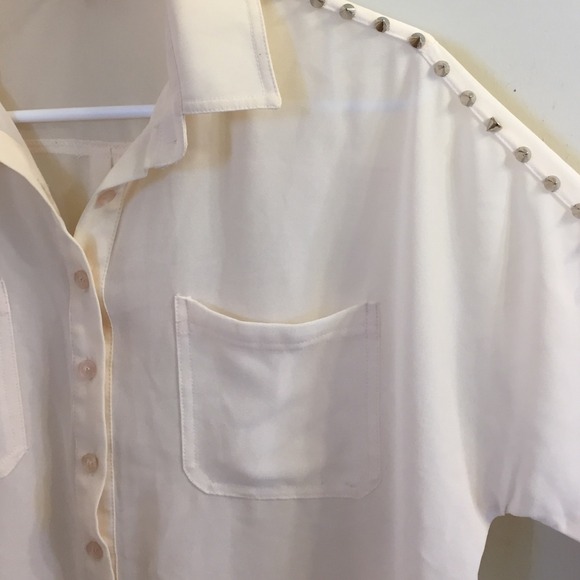 💫NWOT💫 Sheer Creme Blouse - Picture 2 of 4