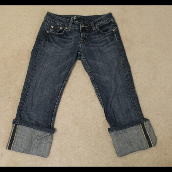 ***SOLD***Miss Me Capri jeans