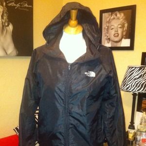 NORTHFACE WINDBREAKER/ light weight. Waterproof.