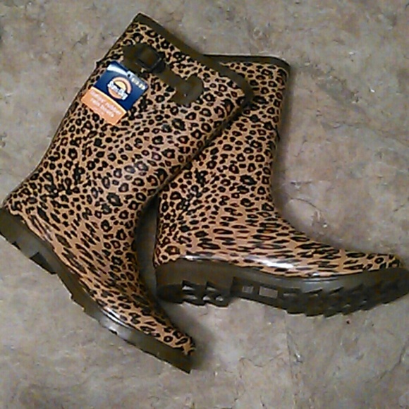 Cheetah style rubber rain boots