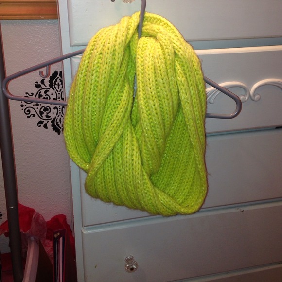 Green Aeropostale infinity scarf