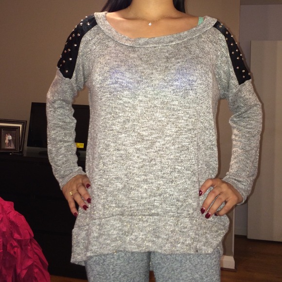 Sweaters - Sweater