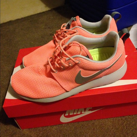 Nike Shoes - ❎SOLD.❎ Nike roshe runs