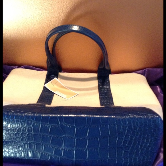 🚫SOLD 🚫Michael Kors Fulton Canvas Tote. - Picture 3 of 4