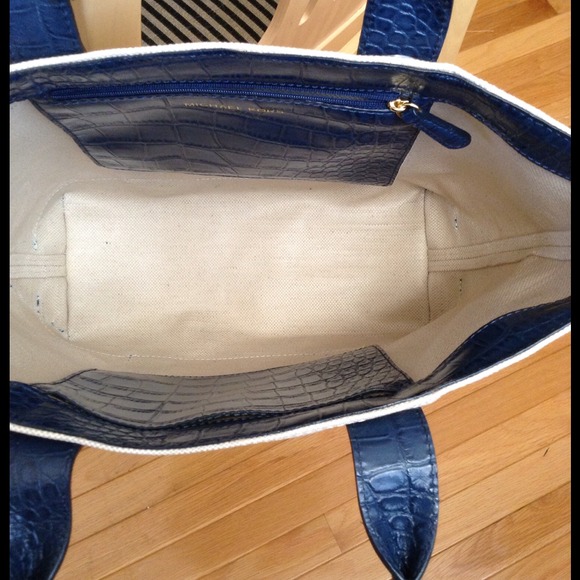 🚫SOLD 🚫Michael Kors Fulton Canvas Tote. - Picture 4 of 4