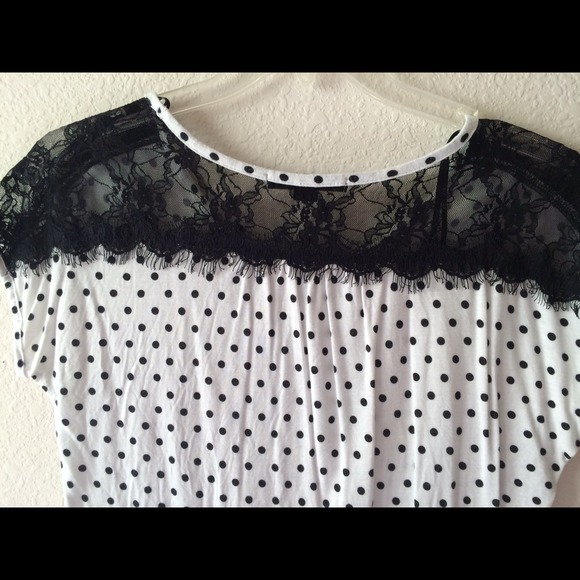 Forever 21 Polkadot blouse with black floral lace - Picture 4 of 4